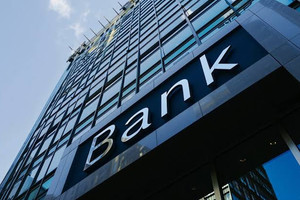 Shinhan Bank 'cài số lùi' lợi nhuận trong nửa đầu năm