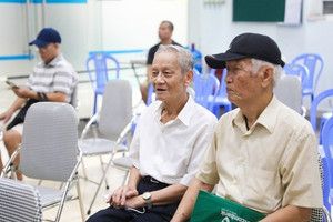 Mỗi Đảng viên được nhận 37.950.000 đồng cùng Huy hiệu, ai thuộc nhóm đối tượng, điều kiện và cách tính cụ thể ra sao?