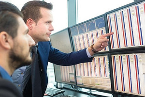 Kỳ rà soát đầu tiên theo bộ chỉ số mới FTSE: 5 cổ phiếu có thể bị loại, bán mạnh nhóm chứng khoán VCI, VND...
