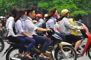 Hai bà mẹ bị khởi tố hình sự vì giao xe máy cho con chưa đủ tuổi điều khiển