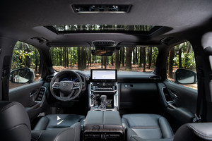 Không còn giữ công thức cũ, Land Cruiser 300 phiên bản mạnh như mãnh thú, ăn xăng chỉ 10 lít/100 km chính thức về Việt Nam, giá có 'đè bẹp' bản cũ?