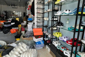 Giày hiệu giá 500.000 đồng, người bán kiếm lời từ đâu?
