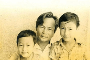 Đạo diễn nổi tiếng có bố từng là Chủ tịch Hội Nhà văn TP. Hồ Chí Minh, sở hữu tác phẩm được đưa vào sách giáo khoa