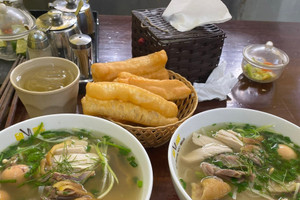 Bữa trưa 30.000 đồng ngày càng khó tìm
