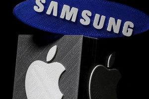 Apple ra mắt dòng iPhone khác biệt nhất từ trước đến nay, Samsung nói thẳng 1 câu