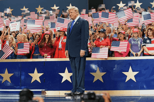 Ông Trump hứa tặng mỗi người dân Mỹ gần 130 triệu đồng nếu đảng Cộng hòa thắng cử