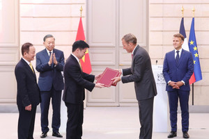 Dưới sự chứng kiến của Tổng Bí thư, Chủ tịch nước Tô Lâm, bầu Hiển cùng con trai chốt thỏa thuận mua 50 tàu bay Airbus