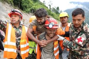 Nhân chứng kể lại 9 ngày sinh tồn trong hầm thuỷ điện sau trận lũ quét thảm khốc ở Nepal