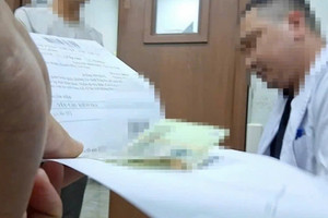 50.000 đồng đổi lấy lượt khám sớm: PGS.TS Bùi Thị An nói gì về ‘tấm vé’ trong bệnh viện?