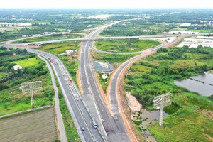 Cao tốc 45.000 tỷ kết nối 2 tỉnh thành Đồng bằng sông Cửu Long gặp khó