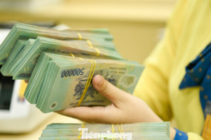 Lãi suất huy động neo cao dù áp lực thanh khoản ‘hạ nhiệt’