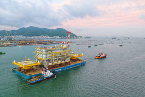 Lần đầu tiên trong lịch sử, Việt Nam xuất khẩu công trình điện gió ngoài khơi nặng 16.000 tấn sang châu Âu