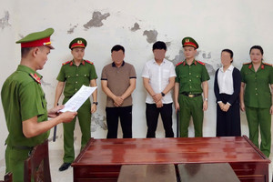 Bắt, áp giải một Giám đốc tài chính