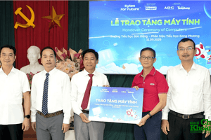 Phòng máy chỉ có 20-27 máy cũ, hơn 2.300 học sinh ở Hà Nội được bổ sung thiết bị mới