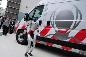 Quốc gia châu Á ra mắt 'xe cứu thương' đầu tiên dành cho robot hình người