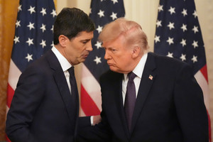 'Căng thẳng' trước giờ G: Chủ tịch Fed sẽ đối đầu với ông Trump?