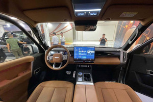 Soi cận cảnh SUV lạ vừa xuất hiện tại Việt Nam: Mạnh 450 mã lực, đầy bình chạy 1.200 km, phân phối chính hãng cuối năm nay