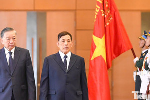 Lễ đón chính thức Nhà vua và Hoàng hậu Thái Lan thăm cấp Nhà nước tới Việt Nam