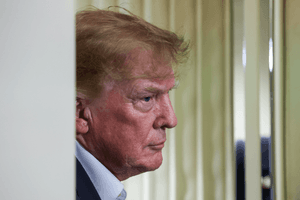 Ông Trump: 'Biện pháp kiểm soát duy nhất AI cần là một Tổng thống IQ cao'