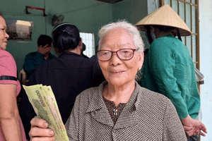 Mỗi Đảng viên được nhận 37.950.000 đồng và 75.900.000 đồng cùng Huy hiệu, trong dịp gì và điều kiện cụ thể ra sao?