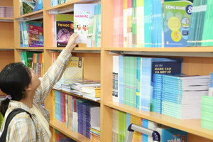 Thiếu sách giáo khoa, Bộ GD&ĐT nhận trách nhiệm ra sao?