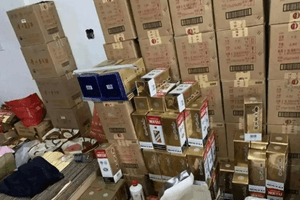 Bắt giữ người giúp việc liên quan đến hơn 60 thùng rượu quý trị giá 9,4 tỷ, 1 đồng hồ Cartier, 1 cặp nhẫn kim cương