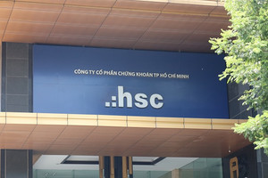 HCM: Nhiều lãnh đạo cấp cao đồng loạt đăng ký mua vào cổ phiếu rẻ hơn 60% giá thị trường