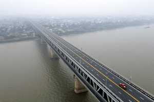 Bổ sung thêm phương tiện được lưu thông qua cây cầu 2 tầng duy nhất Hà Nội