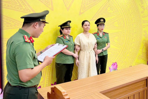 Khởi tố, bắt giam và khám xét nhà riêng của một Giám đốc công ty du lịch