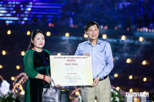 Được vợ con hết lòng ủng hộ, doanh nhân Johnathan Hạnh Nguyễn đem 10 tỷ đồng tiền lương hưu làm một việc cảm động
