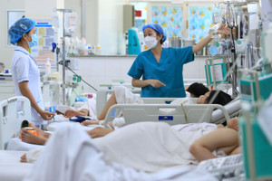 Chi tiết 3 nhóm nhân viên y tế được hưởng phụ cấp ưu đãi nghề lên 80%