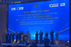 Thời khắc lịch sử của chứng khoán Việt Nam: Loạt định chế quốc tế cùng chứng kiến lễ đánh cồng nâng hạng