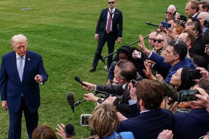 Tổng thống Trump cấm 3 hãng truyền thông lớn vào Nhà Trắng