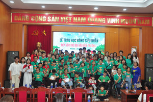 'Học bổng siêu nhân' - hành trình 8 năm tiếp sức trẻ bại não đến trường