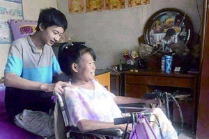 Là Thủ khoa Đại học, từng được ông bà ngoại nuôi bằng nghề nhặt đồng nát, hiện tốt nghiệp và đang làm công việc gì?
