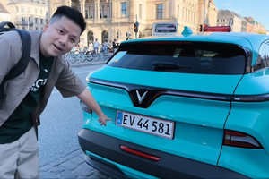 Khoa Pug ngỡ ngàng khi thấy xe taxi của tỷ phú Phạm Nhật Vượng chạy đầy đường ở Bắc Âu