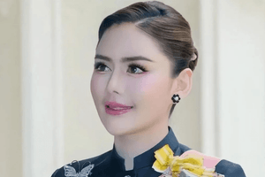 Nữ vệ sĩ đặc biệt thường xuyên xuất hiện bên cạnh Quốc vương Thái Lan
