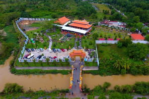 Nhà thờ tổ hơn 100 tỷ đồng của nghệ sĩ Hoài Linh: Rộng 7.000m2, ngay cổng vào có đôi rồng lớn bắc qua con rạch