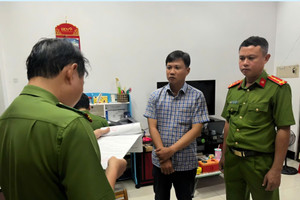 Bắt tạm giam đăng kiểm viên sinh năm 1983
