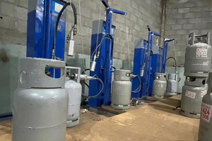 Hơn 42.000 bình gas giả loại 12 kg đã được tuồn ra thị trường, giá trị tương đương hàng thật khoảng 18,6 tỷ đồng, 10 đối tượng bị khởi tố