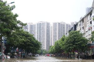 Vì sao khu vực phía Tây Hà Nội liên tục ngập sâu sau mưa lớn?