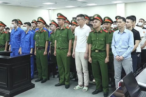 Cựu chi cục trưởng nhận hối lộ tiền tỷ từ 'ông trùm' sữa giả khai không đòi hỏi, doanh nghiệp tự nguyện đưa tiền