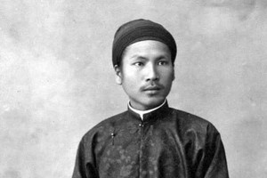 Vị vua duy nhất của Việt Nam lên ngôi năm 13 tuổi, 17 tuổi bị lưu đày ở châu Phi, qua đời ở Pháp, đến nay vẫn chưa thể hồi hương