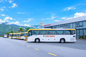 Hãng xe Việt Kim Long Motor bàn giao lô xe buýt ghế ngồi cho công ty vận tải có tiếng tại miền Nam