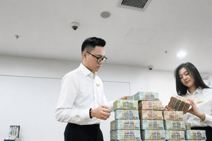 Thấy gì về biến động lãi suất ngân hàng?