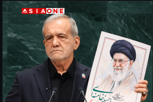 Tổng thống Iran giơ ảnh cố Lãnh tụ Tối cao Ali Khamenei trong bài phát biểu gây chú ý tại Liên Hợp Quốc