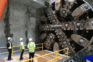 Huy động cỗ máy TBM xây dựng đường hầm xuyên lòng đất, mở đường cho dự án metro hơn 203.000 tỷ đồng