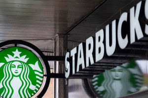 Starbucks sắp đóng cửa thêm 250 cửa hàng