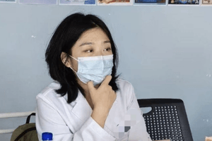 Nữ bác sĩ nội trú, có bằng tiến sĩ y khoa quyết định nghỉ việc ở tuổi 31 để đi làm shipper