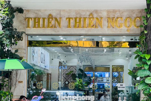 Tiệm kim cương mở cửa, khách bán chờ cả năm mới được nhận tiền